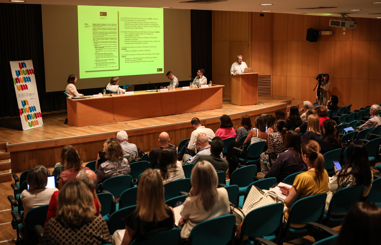 A imagem pode conter: a toda, academia, PAUM leva valores e competências