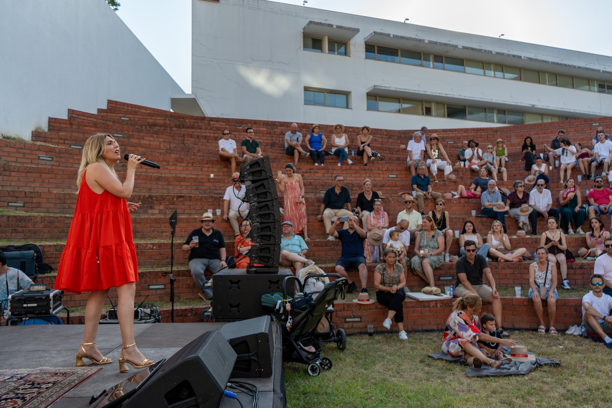 A imagem pode conter: a juntar, academia em festa, Arraial da UMinho voltou