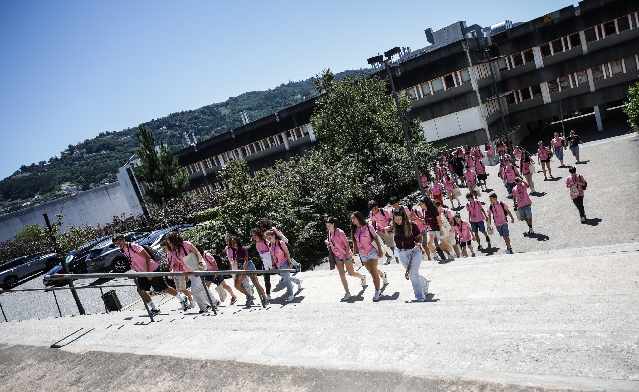 A imagem pode conter: &#8220;Ver&#227;o, Campus&#8221;, Campus&#8221; est&#225;, 400 estudantes, secund&#225;rio &#224; UMinho