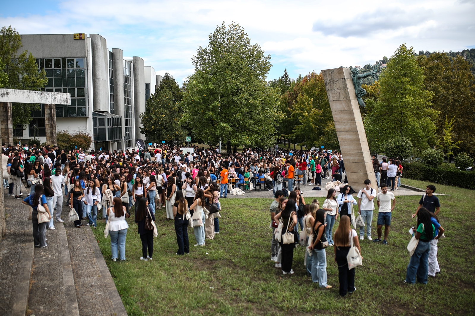 A imagem pode conter: Novos, Estudantes