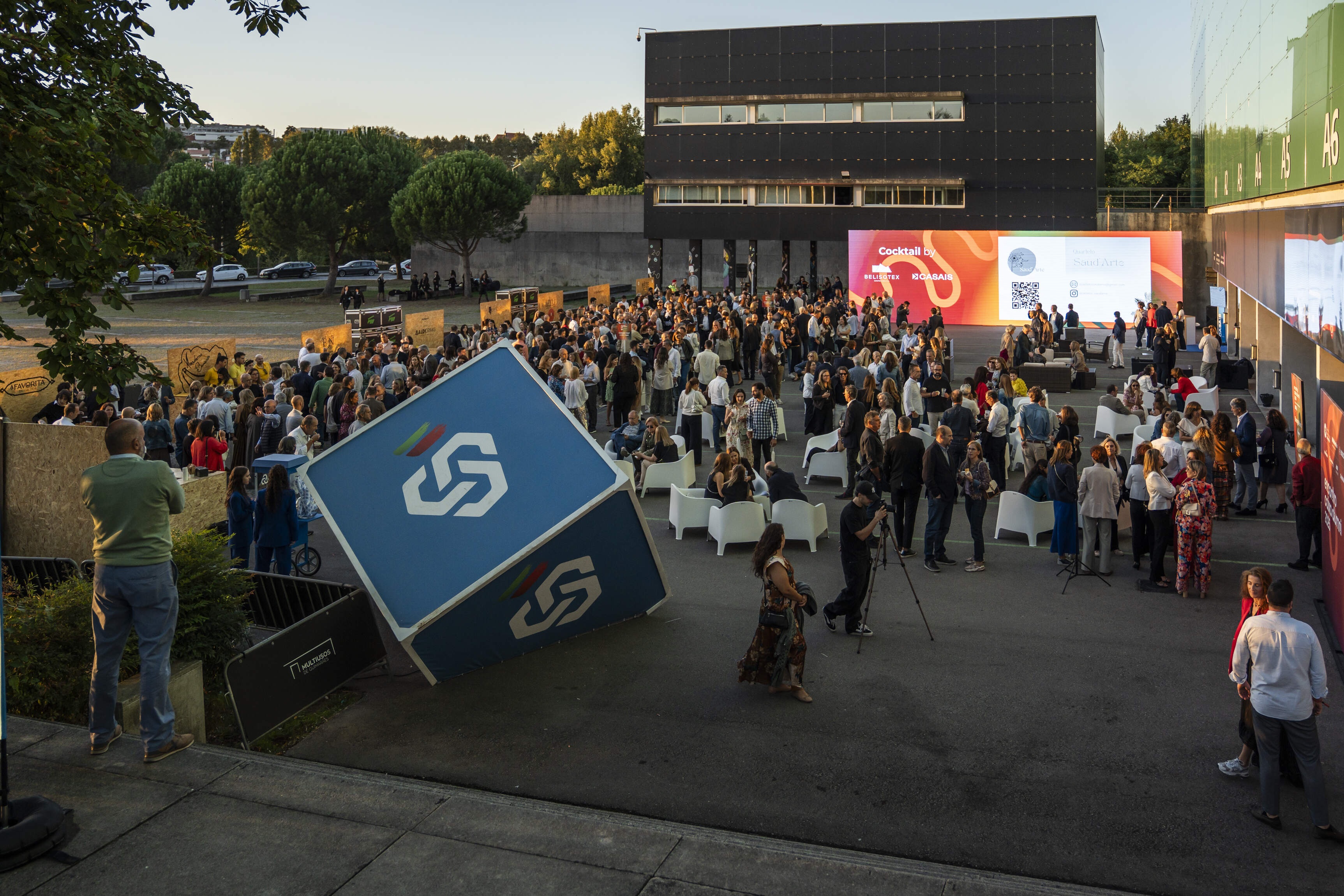 A imagem pode conter: Cid, José, a UMinho, Mil antigos estudantes e José Cid celebraram