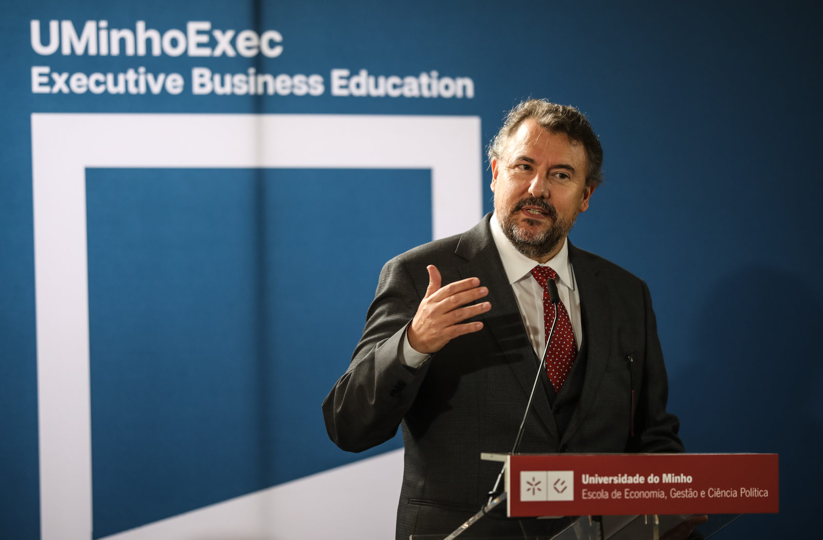 A imagem pode conter: Braga, Castelo, Edifício, Reabilitação, UMinhoExec ao centro