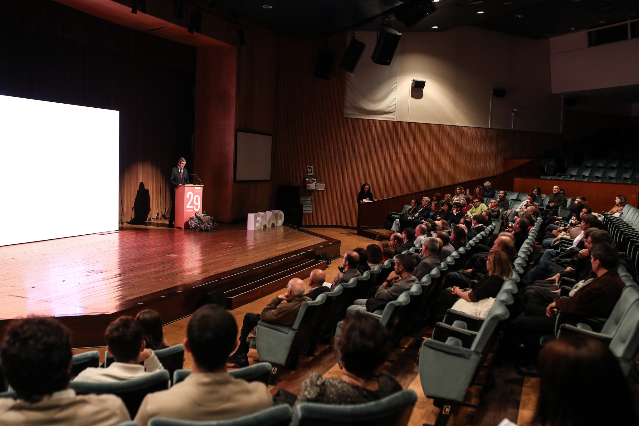 A imagem pode conter: cria&#231;&#227;o e impacto, a EAAD celebrou 29 anos, Entre o passado e o futuro,