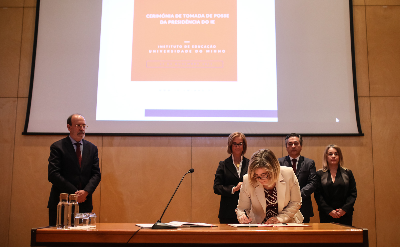 A imagem pode conter: Flores, Assunção Flores assumiu presidência