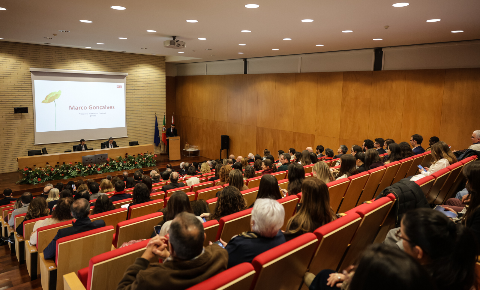 A imagem pode conter: Escola, Direito