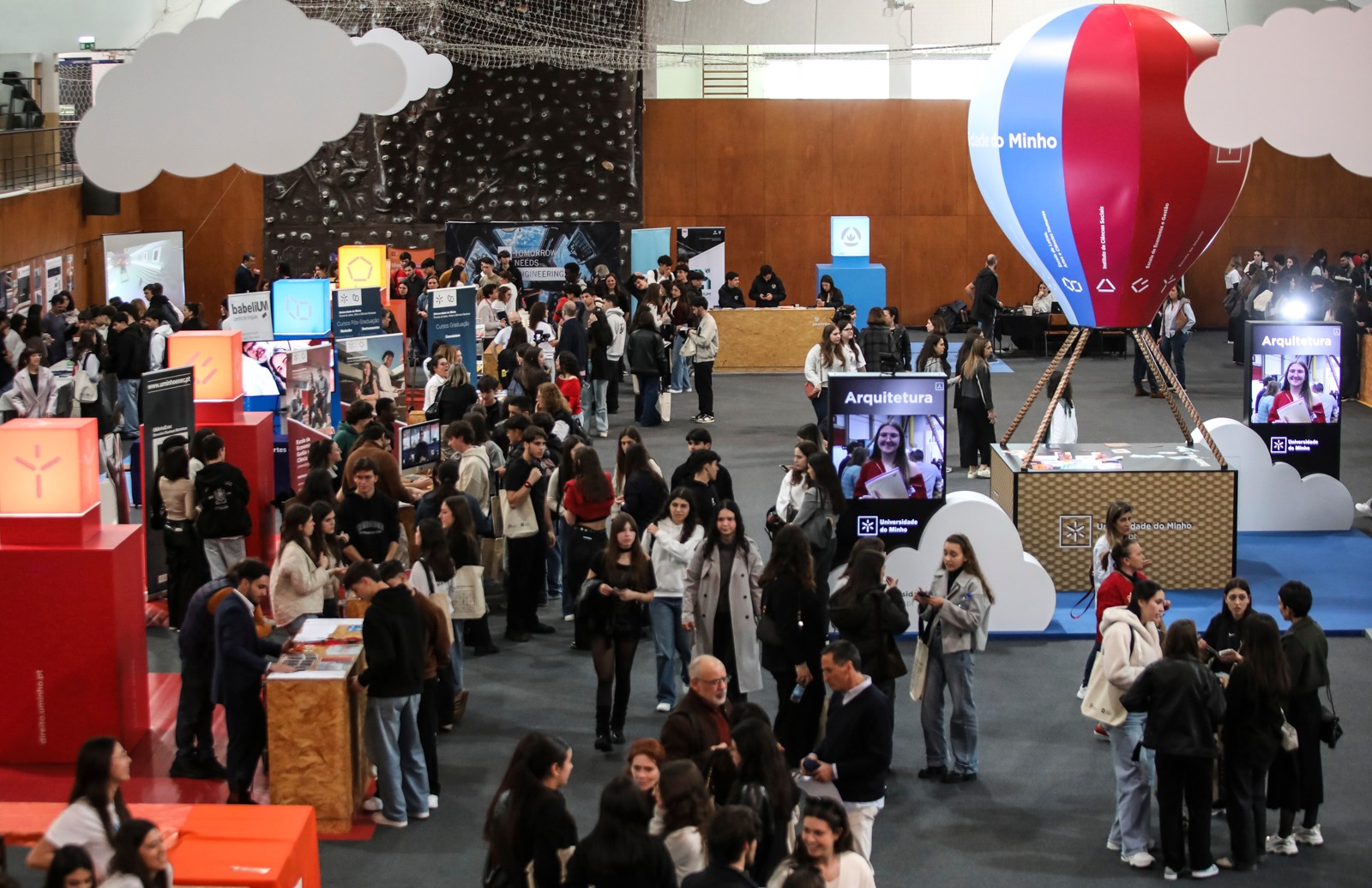 A imagem pode conter: Portas, Abertas, Já arrancaram, a UPA – UMinho, Portas Abertas