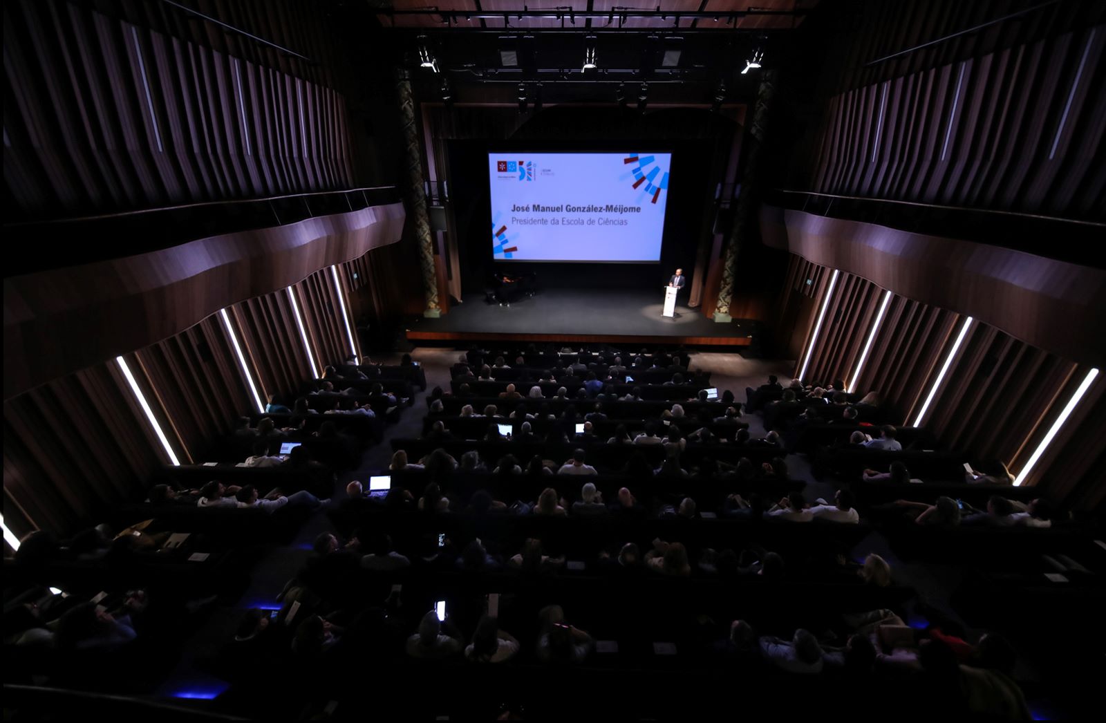 A imagem pode conter: Escola, Ciências