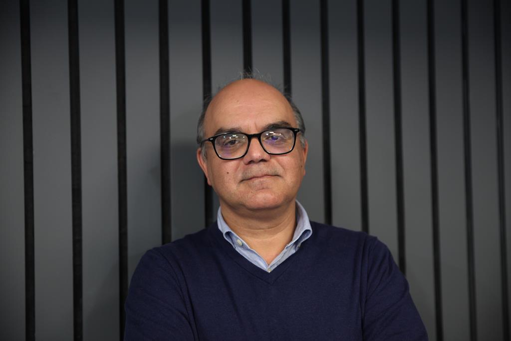 A imagem pode conter: Uma, Entre, Mínimo, Riscos, Emprego, Análise, Crítica, Salarial, Portugal: