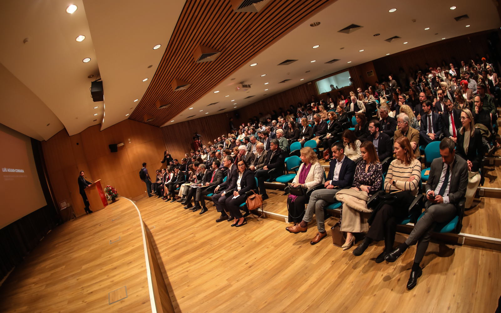 A imagem pode conter: Minho, Universidade, EEG da Universidade
