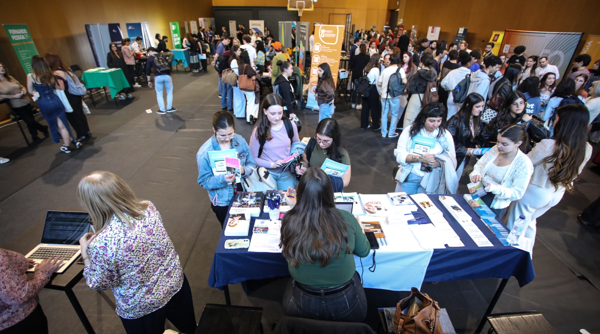 A imagem pode conter: país, a maior feira, UMinho acolheu, mestrados e pós-graduações