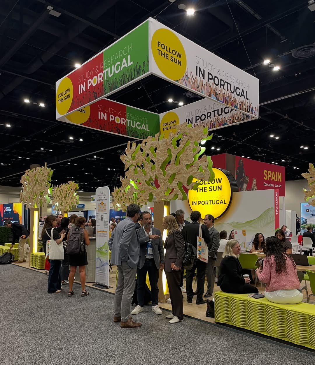 A imagem pode conter: A UMinho participa na maior feira internacional de educação dos EUA