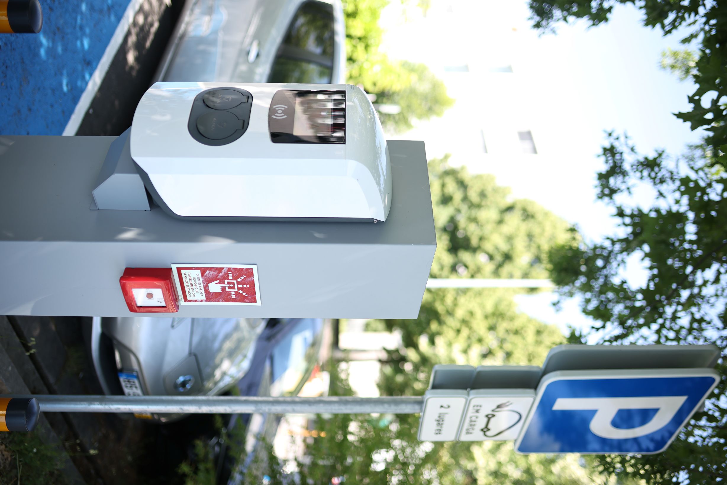 A imagem pode conter: Postos, carregamento, veículos elétricos instalados na UMinho