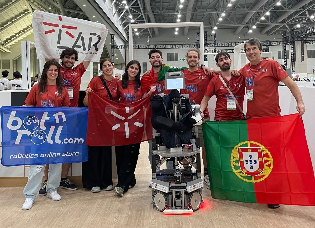 A imagem pode conter: mundo, robótica, Equipa da UMinho é vice-campeã