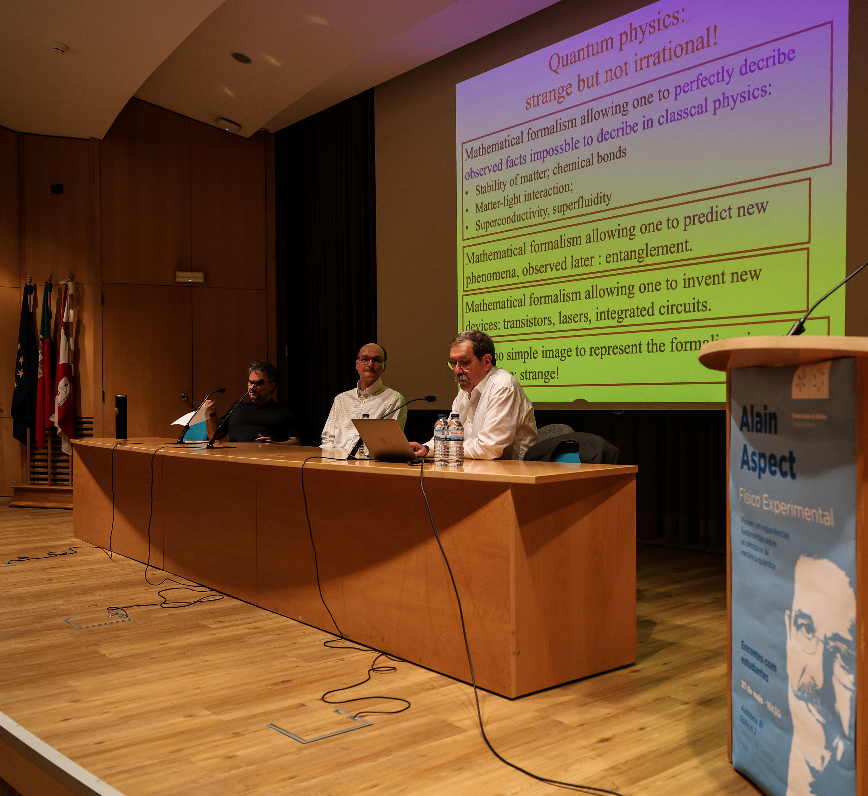 Imagem número 3 da galeria Honoris Causa - Palestra Alain Aspect