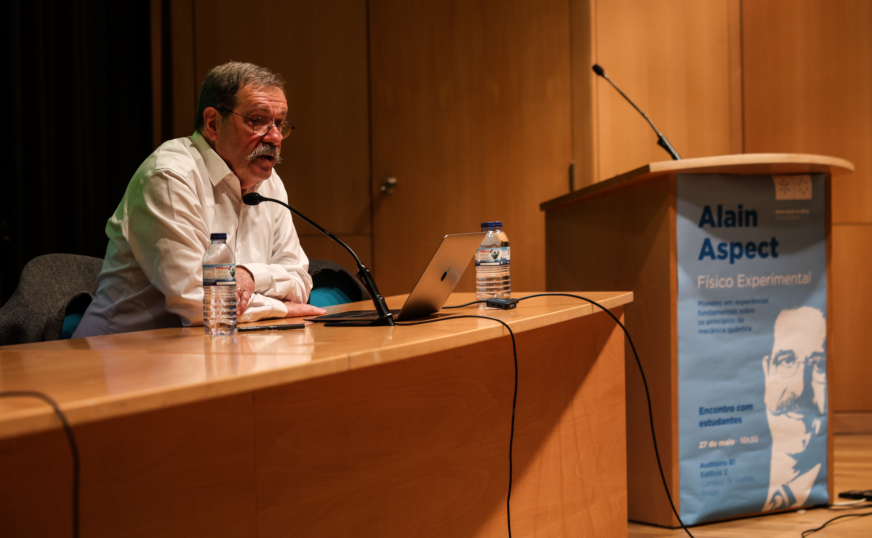 Imagem número 10 da galeria Honoris Causa - Palestra Alain Aspect