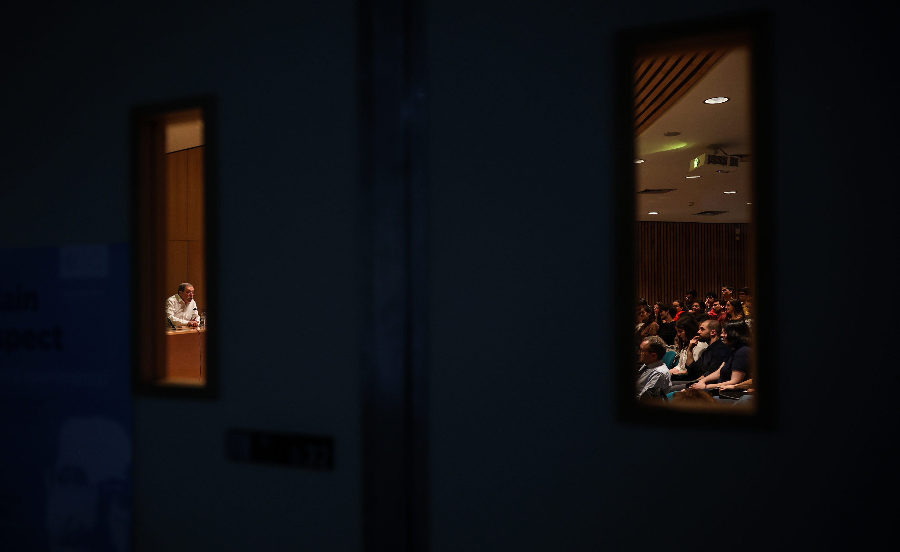 Imagem número 9 da galeria Honoris Causa - Palestra Alain Aspect