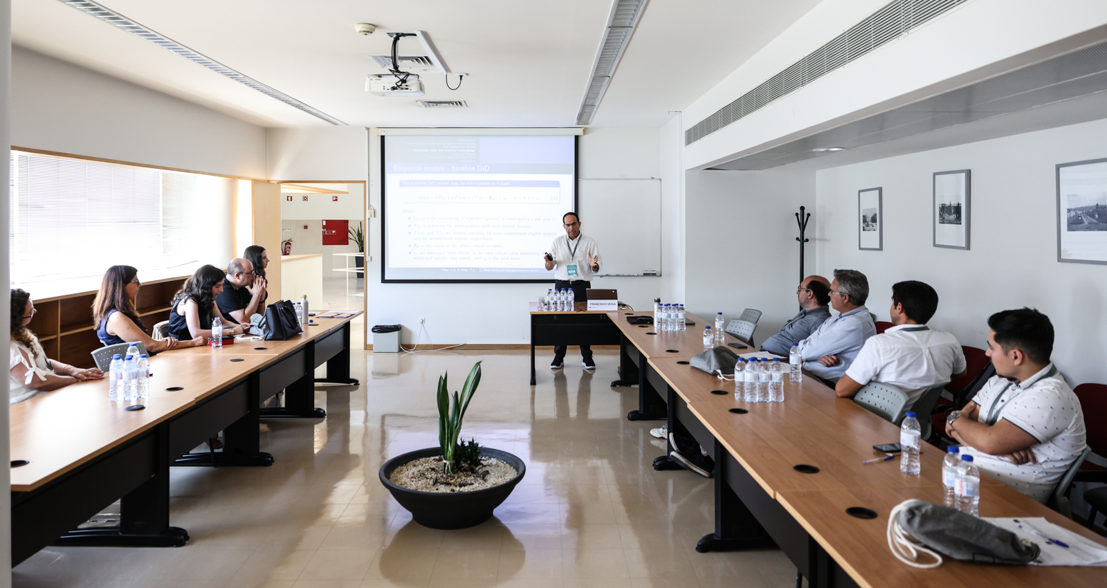 Imagem número 2 da galeria Conferência Internacional de Economia