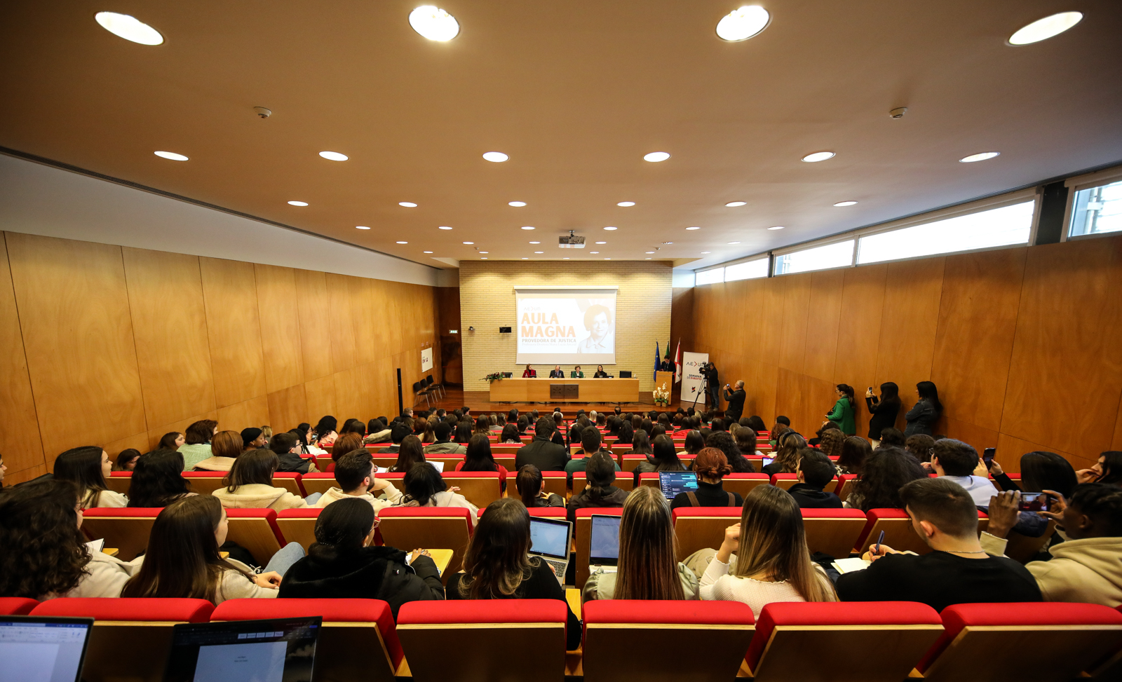 Imagem número 10 da galeria Semana de Direito - Aula Magna da Provedora da Justiça