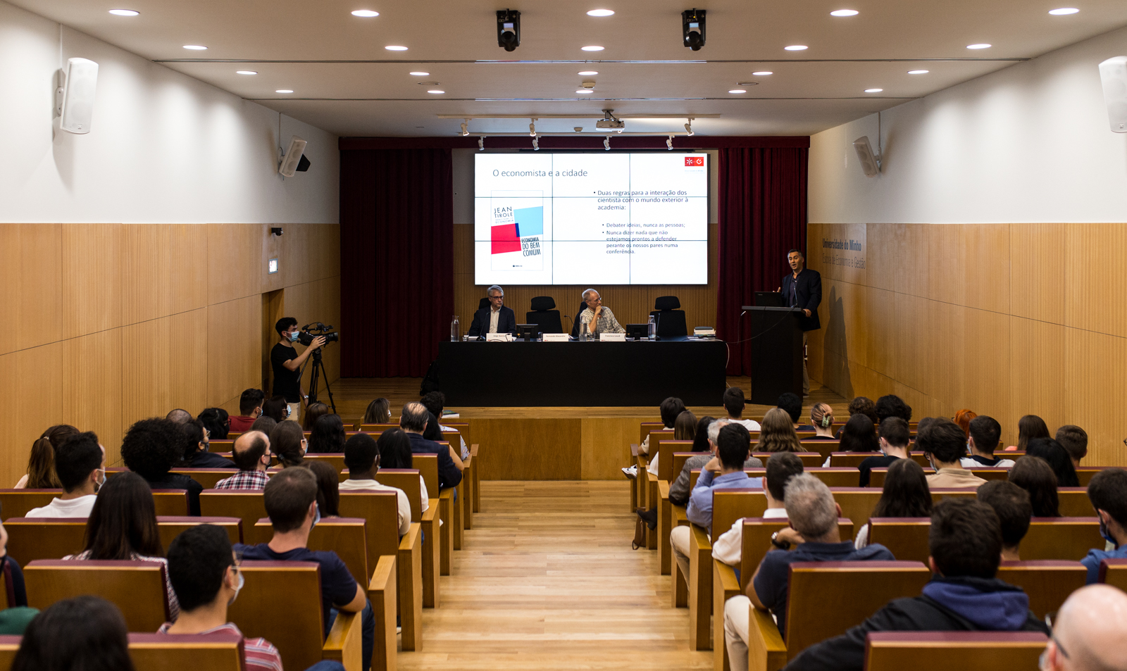 Imagem número 10 da galeria Apresentação do livro Manual de Economia Politica