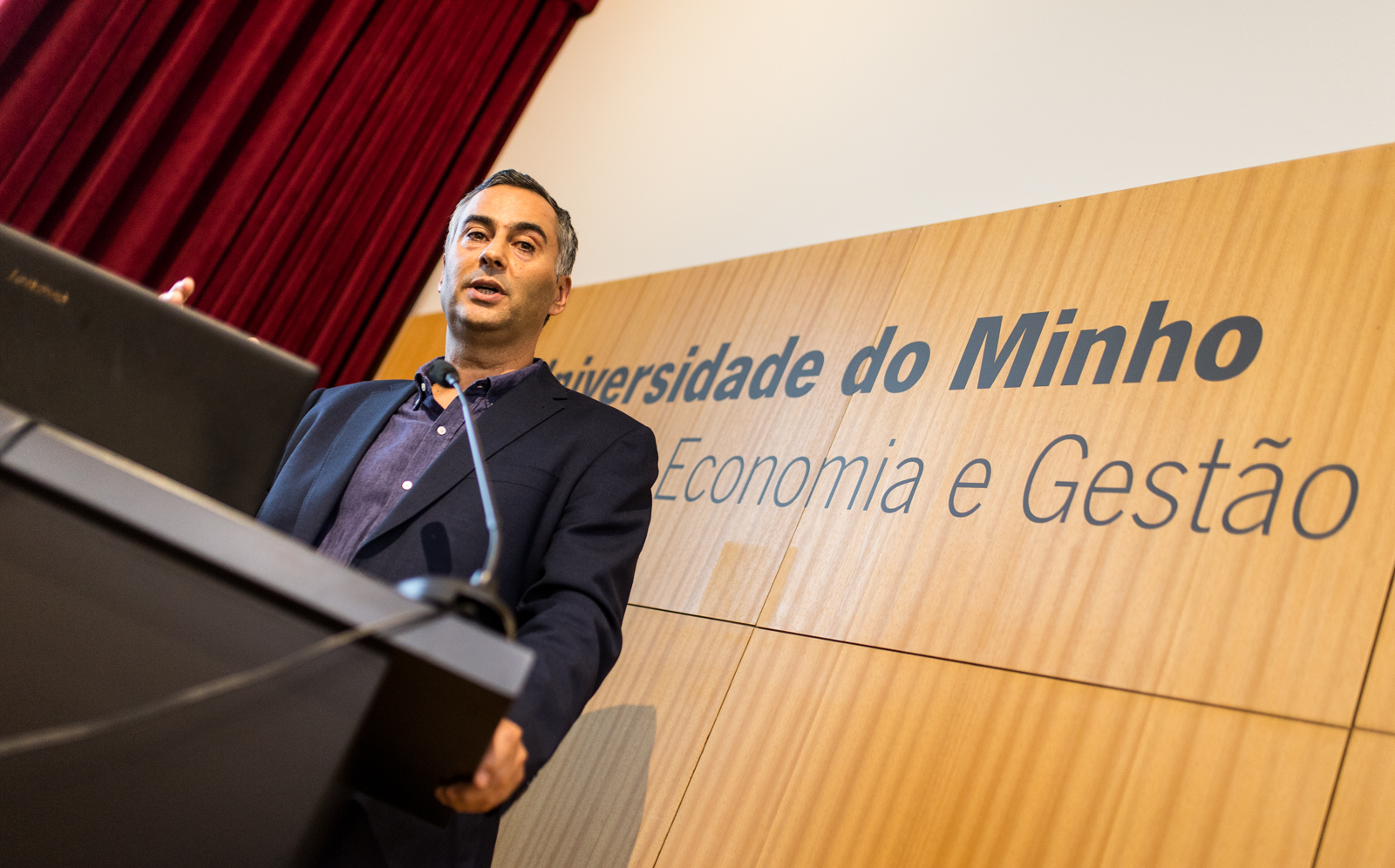 Imagem número 4 da galeria Apresentação do livro Manual de Economia Politica