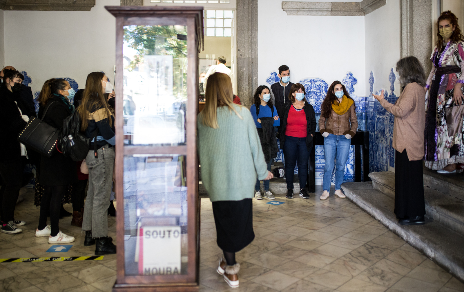 Imagem número 1 da galeria Visitas Biblioteca - Dia do Património Cultural e Académico