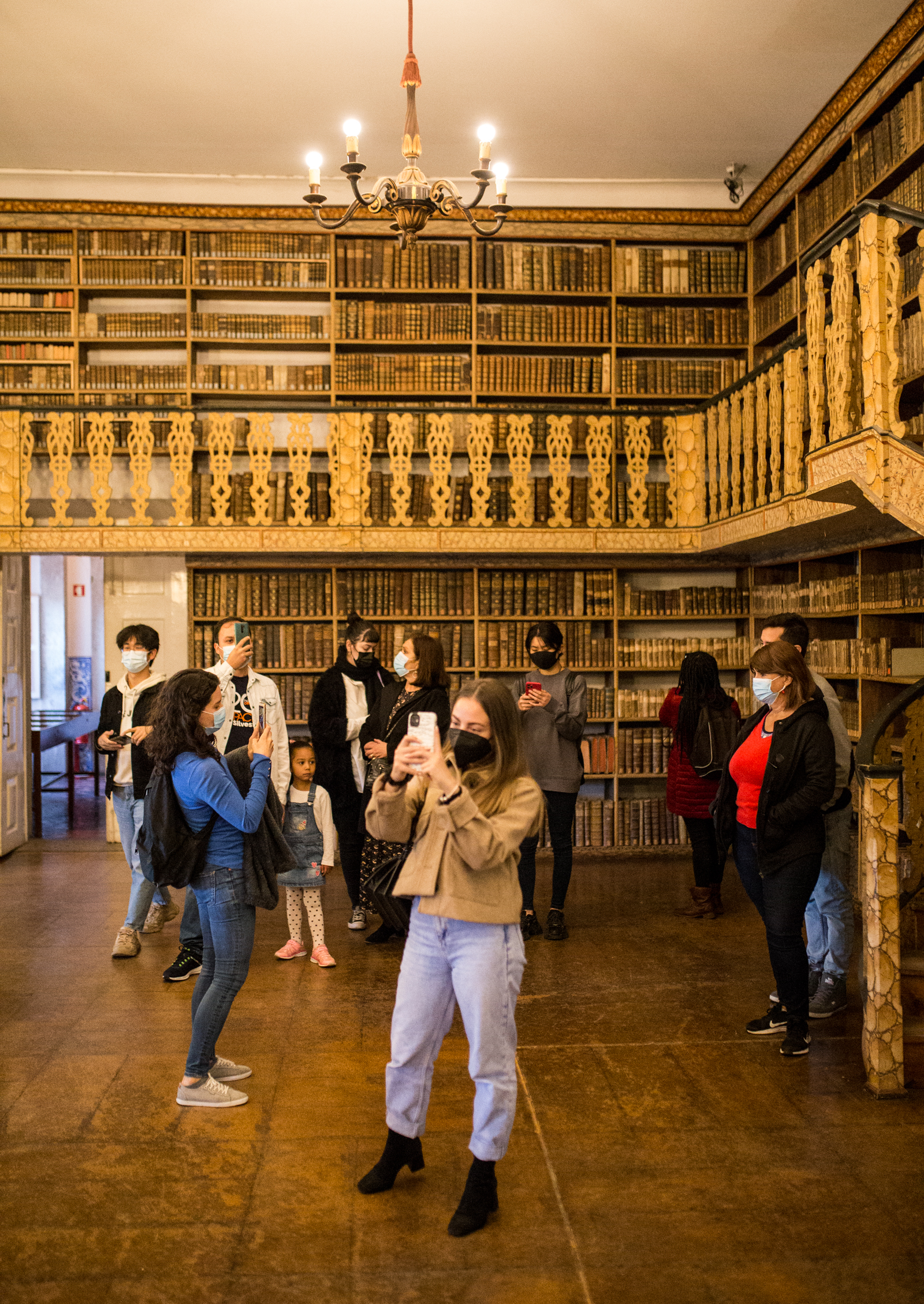 Imagem número 10 da galeria Visitas Biblioteca - Dia do Património Cultural e Académico