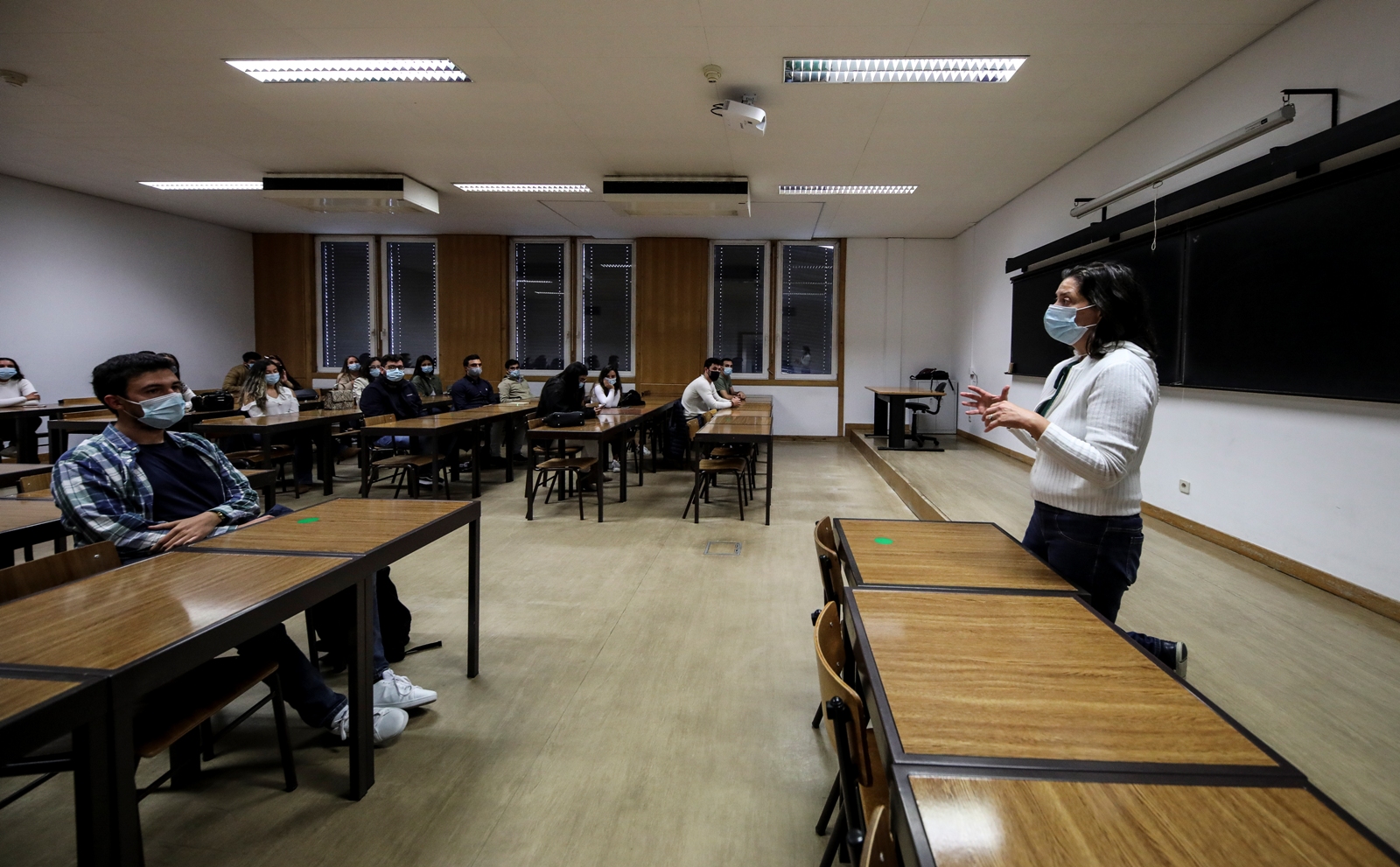 Imagem número 1 da galeria Apresentação Mestrados e Licenciaturas EEG