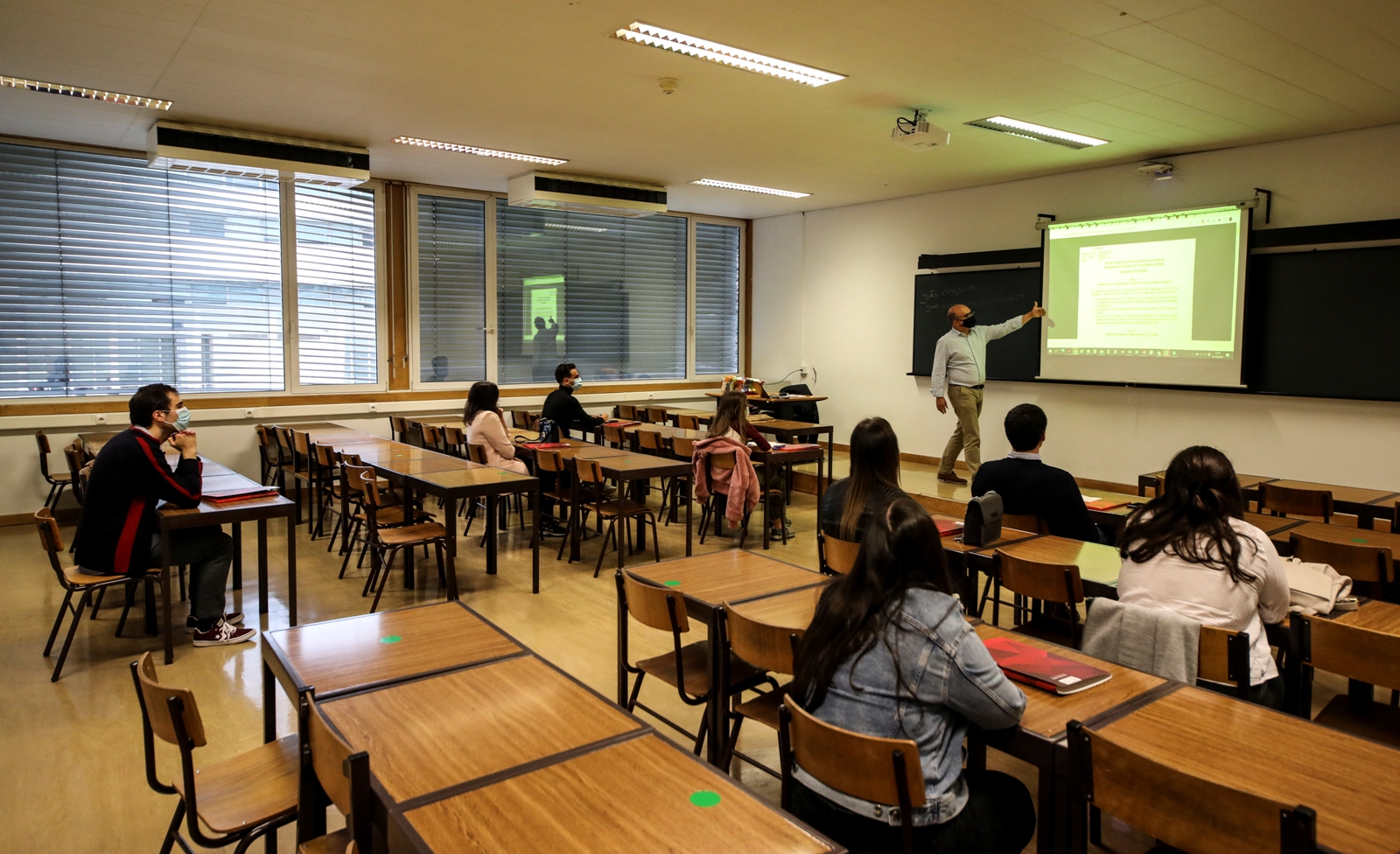 Imagem número 6 da galeria Apresentação Mestrados e Licenciaturas EEG