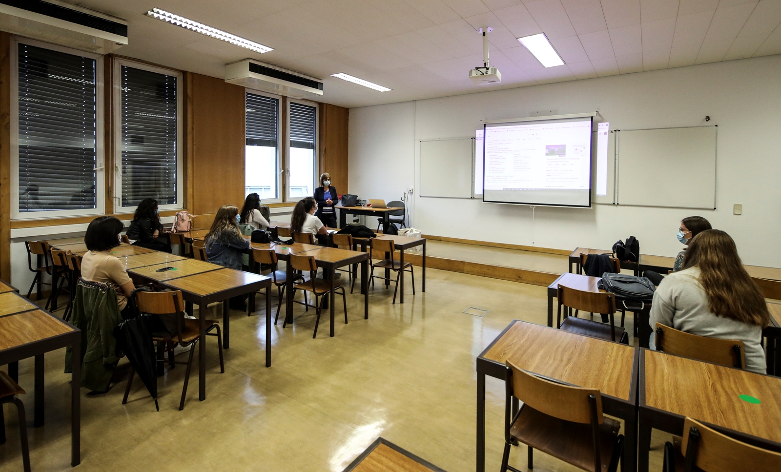 Imagem número 8 da galeria Apresentação Mestrados e Licenciaturas EEG