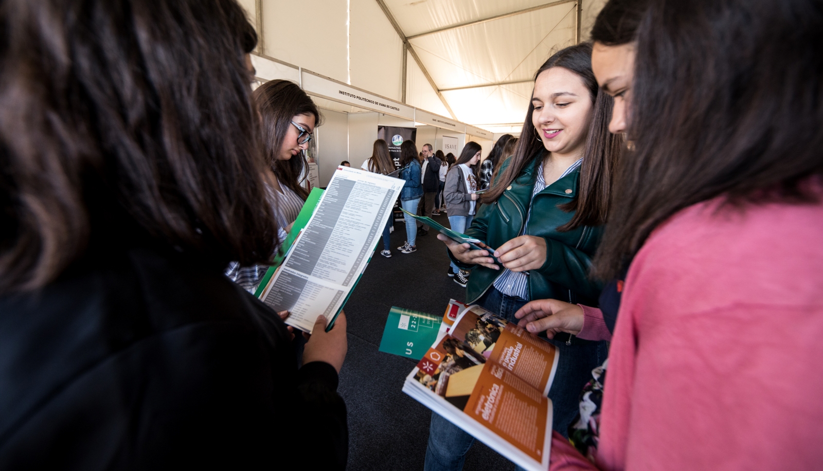 Imagem número 2 da galeria  Feira Ensino Esposende