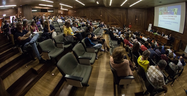 Imagem número 1 da galeria Prémio Nobel da Física visita UMnho