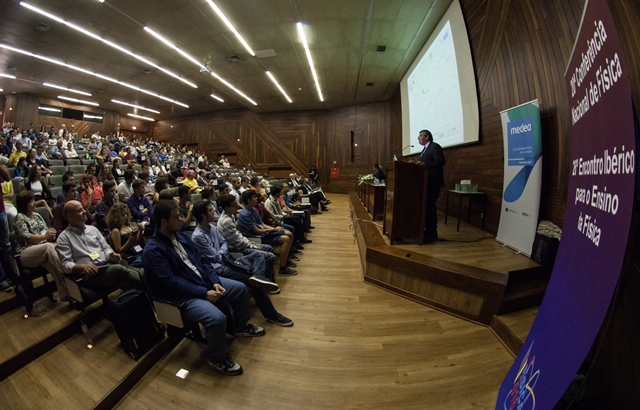 Imagem número 3 da galeria Prémio Nobel da Física visita UMnho