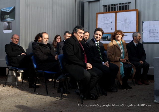 Imagem número 2 da galeria Lançamento da primeira pedra do Biotério