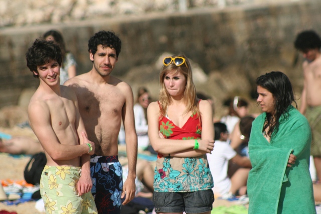 Imagem número 1 da galeria Gata na Praia