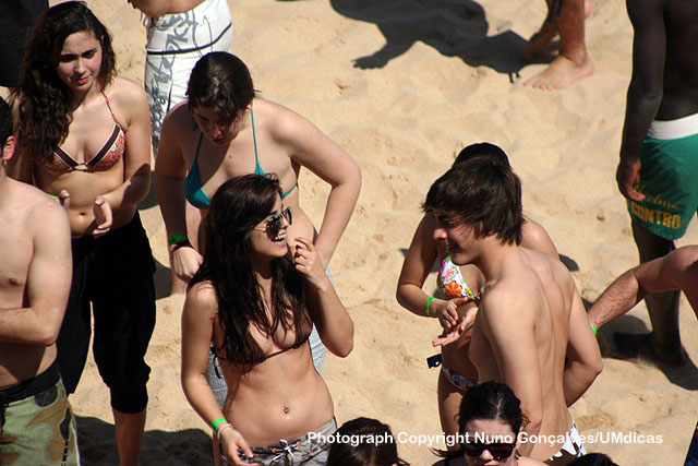 Imagem número 8 da galeria Gata na Praia