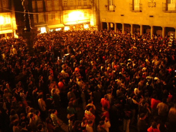 Imagem número 4 da galeria Enterro da Gata