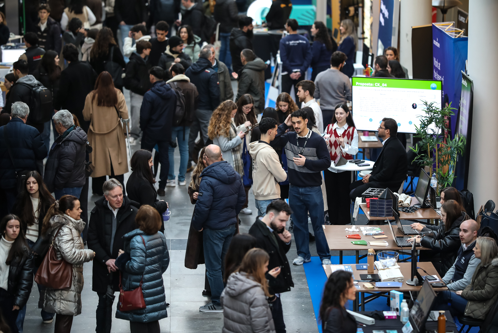 Imagem número 4 da galeria Feira de Emprego EEUM