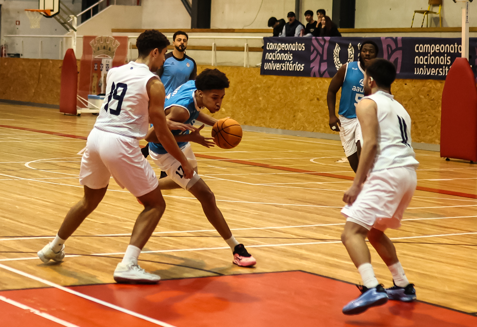 Imagem número 4 da galeria Torneio de Apuramento Basquetebol M