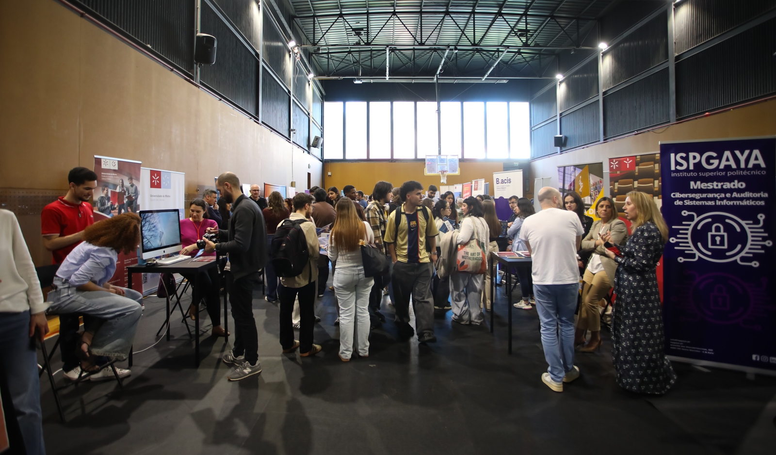 Imagem número 8 da galeria Feira de Mestrados e Pós-Graduações